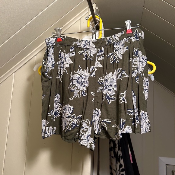 Abercrombie and Fitch Shorts - Picture 3 of 5